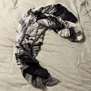 Curations Black and White Patterned Scarf